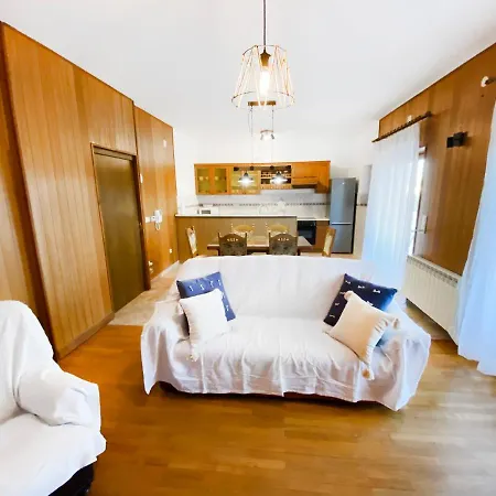 Arka Apartment *