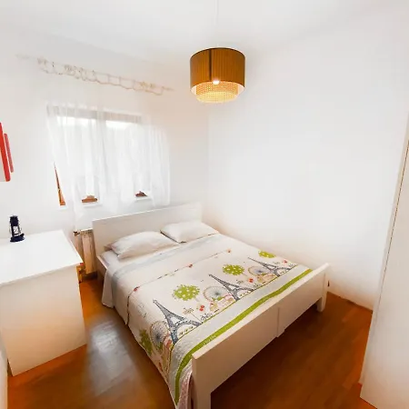 Arka Apartment *